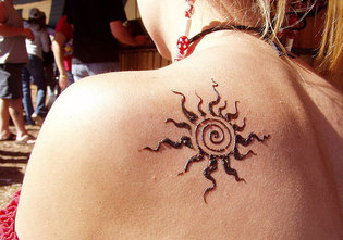Henna Sun Tattoo Design Picture