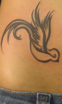 Dove Tattoo Design on Hip Picture