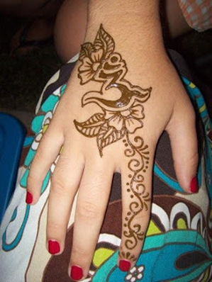 Henna Hand Tattoo Design Picture